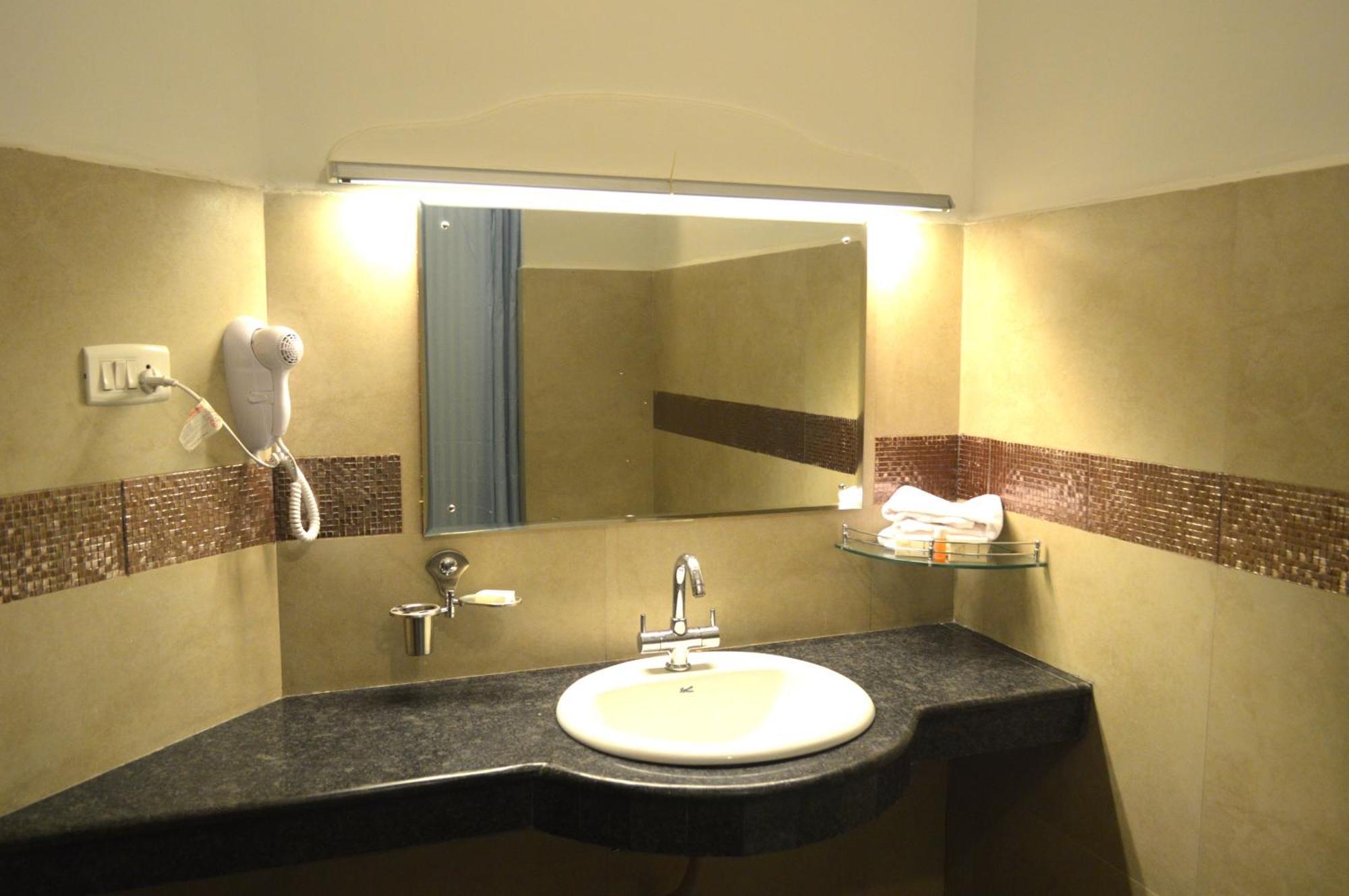 קוטאיאם Hotel Aida מראה חיצוני תמונה